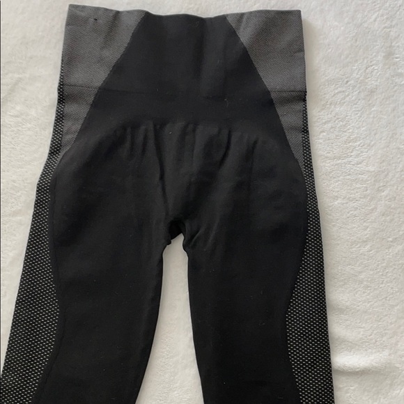 Spanx Leggings - Picture 2 of 8